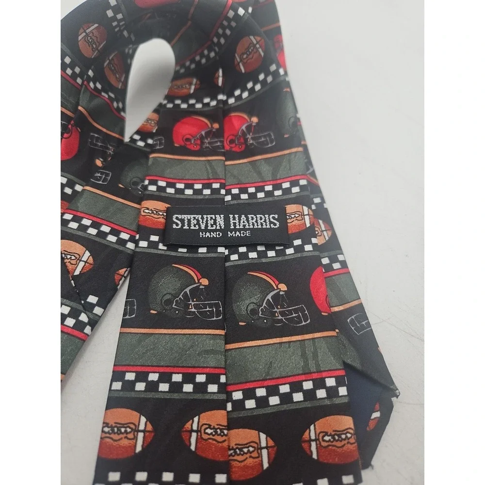 Steven Harris Hand Made Football Theme Tie Polyester Preowend